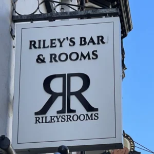riley's bar logo