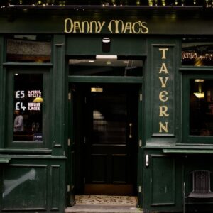 danny mac's tavern logo
