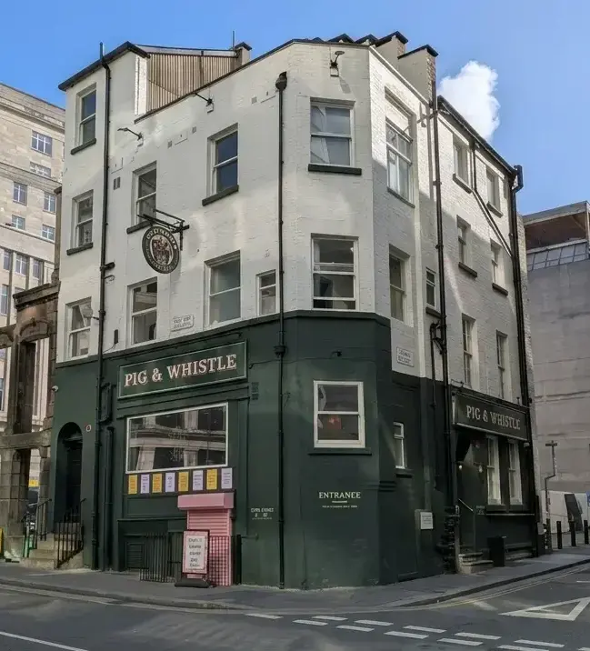 pig & whistle liverpool - Image by Bob Dix
